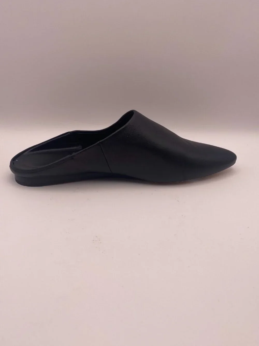 Vince Women's Cay Pointed Toe Slip On Black Leather Flats Sz 7.5 M